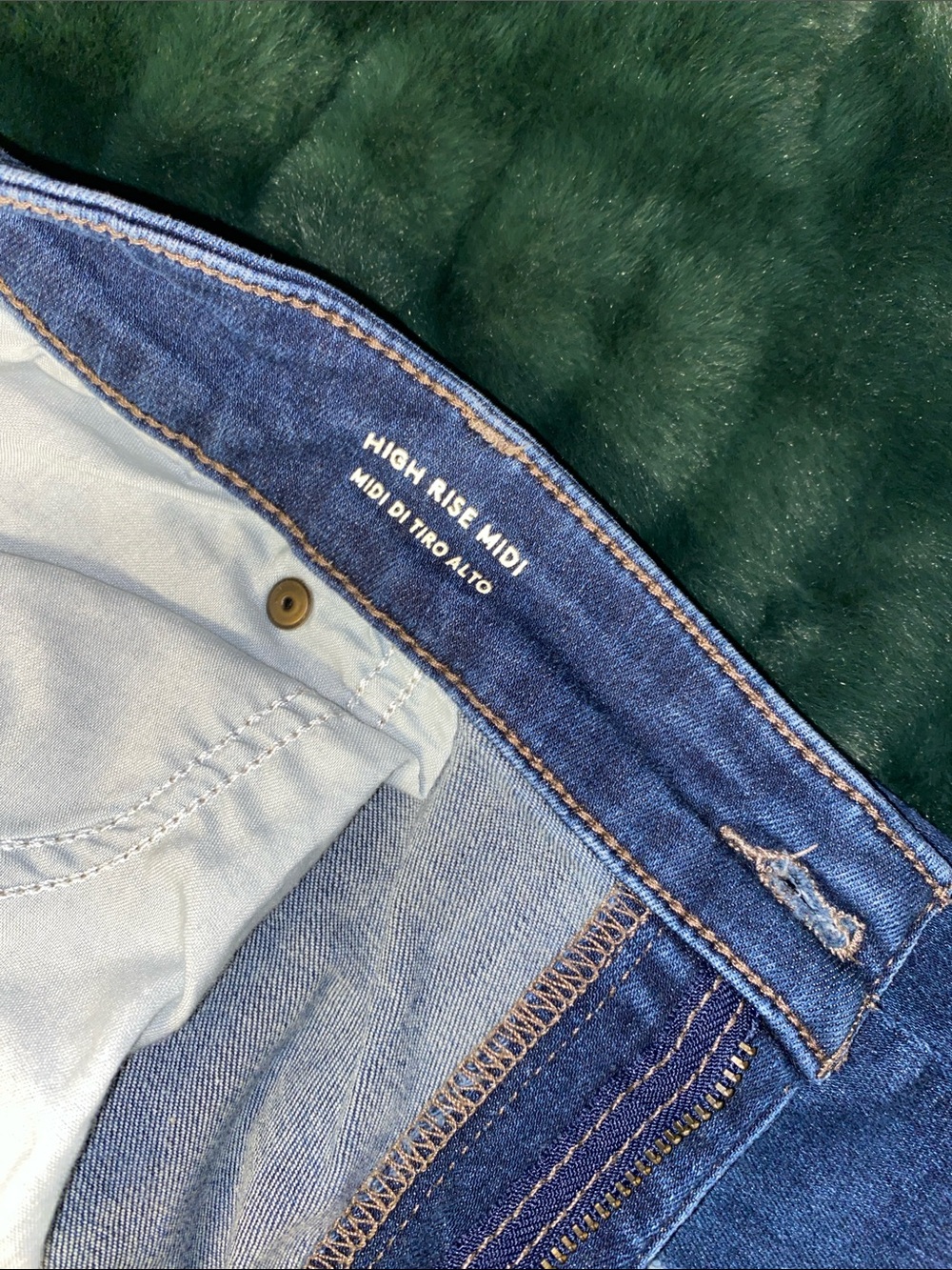Universal Thread Medium Blue Distressed Rolled Cuff Jean Shorts - Picture 3 of 4